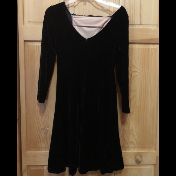 Ladies Party Dress - Picture 4 of 5